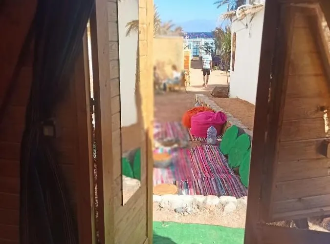 زقاق Camp
