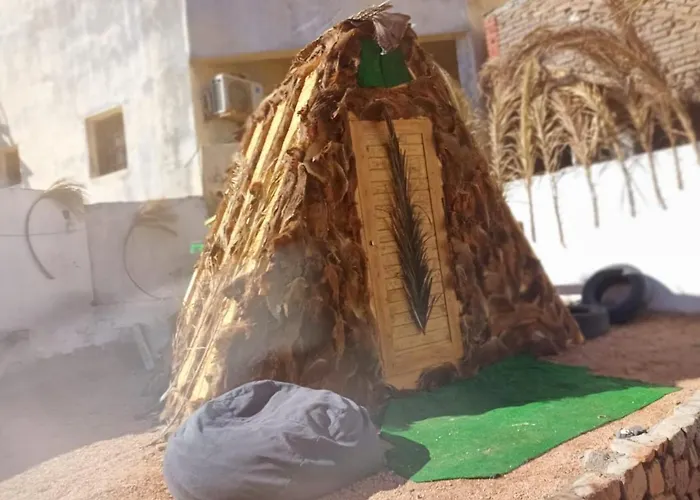 زقاق Camp *