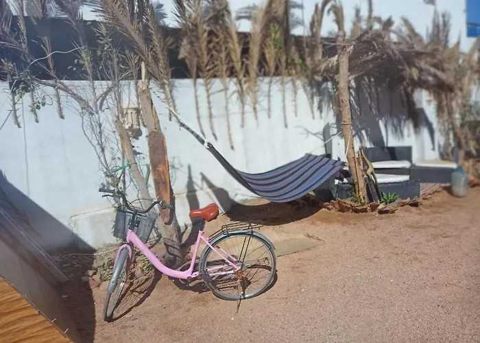 زقاق Camp *