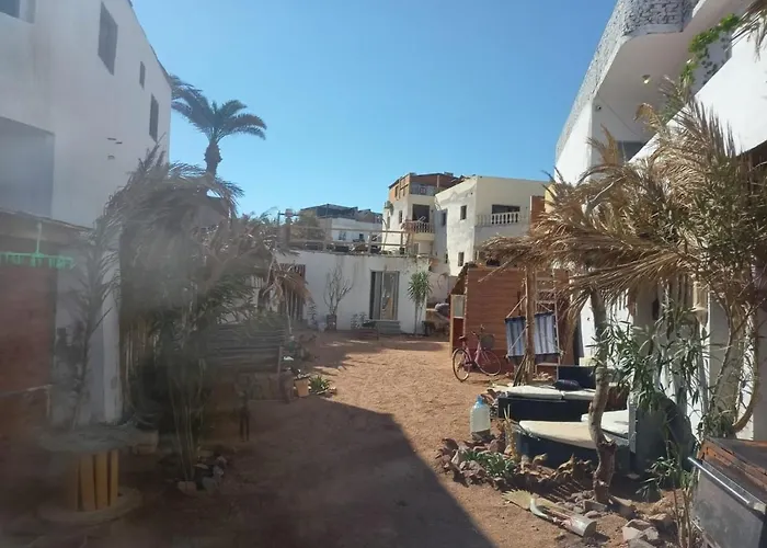 زقاق Camp *