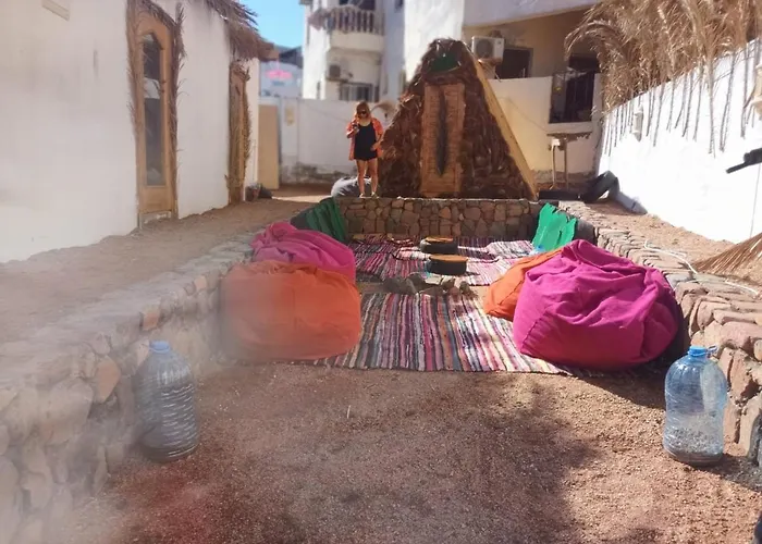 زقاق Camp