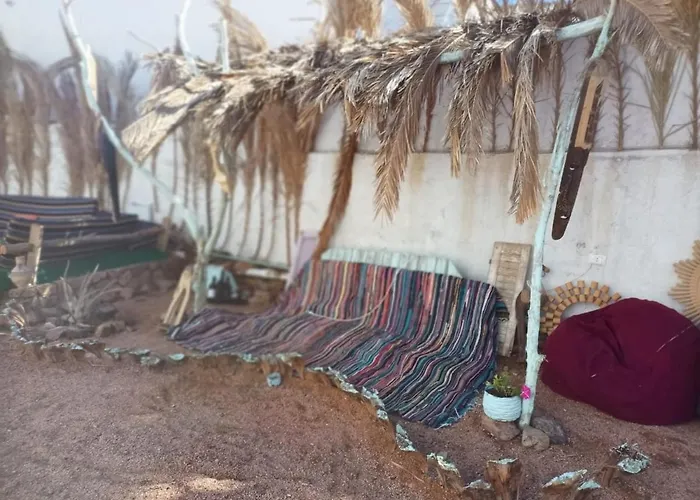 زقاق Camp *