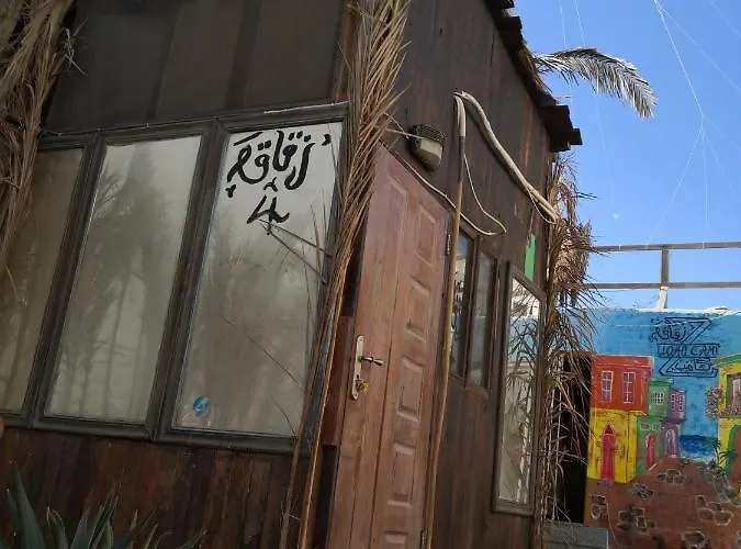 زقاق Camp