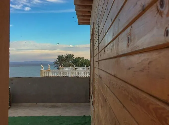 زقاق Camp *